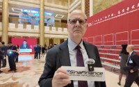 欧亚集团米德伟谈中美AI路径区别：中国将AI注入生产过程与企业每个部分，美国只注重前沿模型