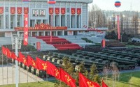 金正恩出席火箭炮赠送仪式，600毫米大口径火箭炮亮相，“世界上威力最大的聚焦式超强力攻击武器”