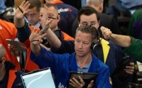 盘前：纳指期货跌0.8% 非农公布在即