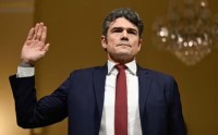 美高官刚因反对伊朗战争辞职，就被曝遭FBI调查