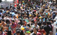 泰国泼水节242人死亡，1200人受伤！我驻泰大使馆提醒
