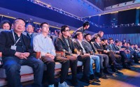 小米汽车首次换代发布会举行 王传福、何小鹏等车企高管齐聚现场