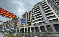 客户排队等讲解、组团看样板间，雄安新区楼市“五一”假期也热闹，依旧严格限购、现房销售