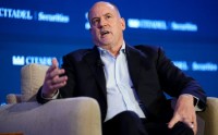 Seagate携数据存储类股下跌 CEO称新建工厂将“耗时太长”