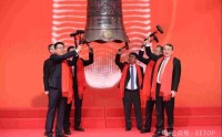 3 年亏13亿，上市暴涨400%，市值千亿，股东暴富！国产AI SSD第一股引爆 A股！