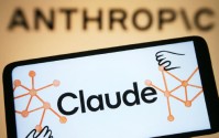 Anthropic的Claude登顶苹果免费应用榜，却出现“错误率升高”