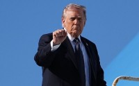 特朗普称对英国首相的立场“非常失望”