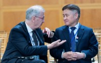 中国人民银行行长潘功胜会见相关国家高级官员和金融机构高管