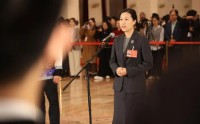 吕妍代表：这里有会上树的鸡、不回家的牛、五只脚的猪