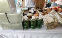 王小卤、珍酒等齐现“扭蛋机”，小朋友抱走“大奖”