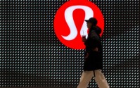 受代理权之争与关税拖累，Lululemon 发布疲软业绩指引