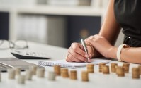 非上市人身险公司2025年投资能力大排名：17家综合投资收益率超4%，华汇人寿、中荷人寿等揽得负值