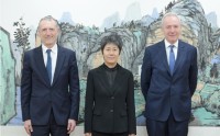 国际财务报告准则基金会行政总裁、国际可持续准则理事会主席一行拜会中国财政部