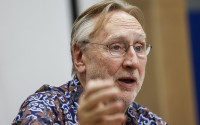 欧洲议会要员：美国总统任意加征关税的时期或将结束