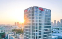 两年亏超190亿，光伏龙头通过高管“换血”求生？