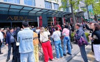 “黄牛”代排队300元/人，演员文章面馆回应：治理招数都用上了