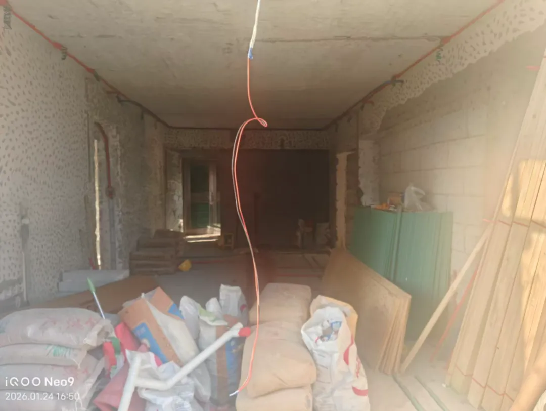 交了钱，装修公司却一夜“蒸发”？有业主装修到一半就停工，索菲亚司米遇到麻烦了