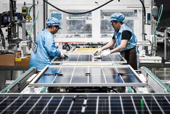 白银闪崩真相：谁是推手，谁在买单？