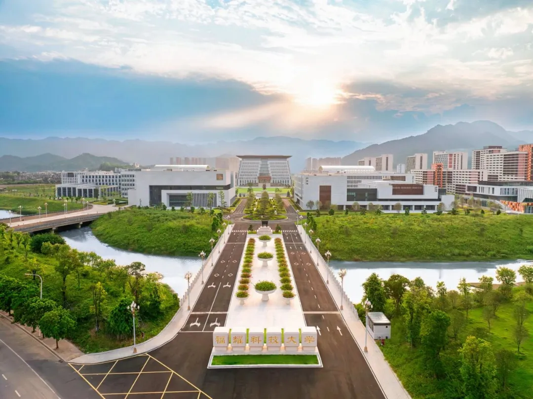 五年进步最大的万亿城市,为什么是它?