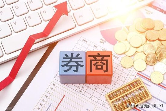 券商一年少近8000人，公募却九次刷新纪录：金融人正“用脚投票”