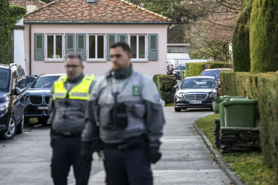 伊朗对特朗普双管齐下：一边让步，一边武力威慑