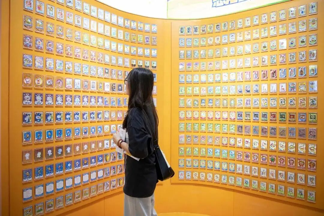 衢州夫妇卖卡牌,赚得600亿身家