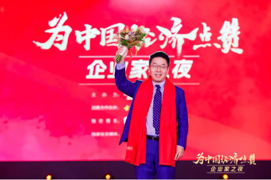 登上企业家之夜舞台22天后，智谱市值翻了3倍，突破3200亿港元，发生了什么？