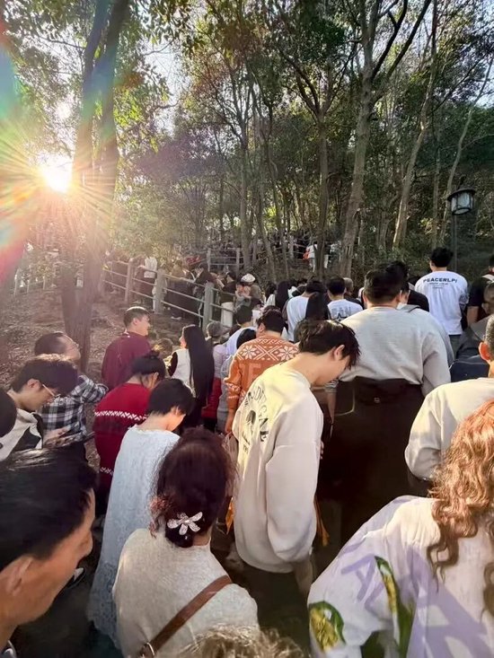 “前方无厕所、无烤肠、无茶叶蛋,各位回家吧”