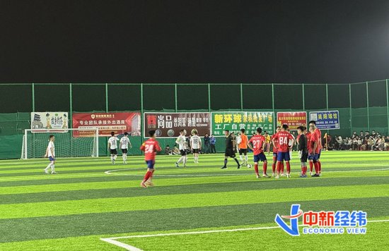 (新春走基层)广东吴川众筹办“村超”,草莓园、牛杂店都是赞助商