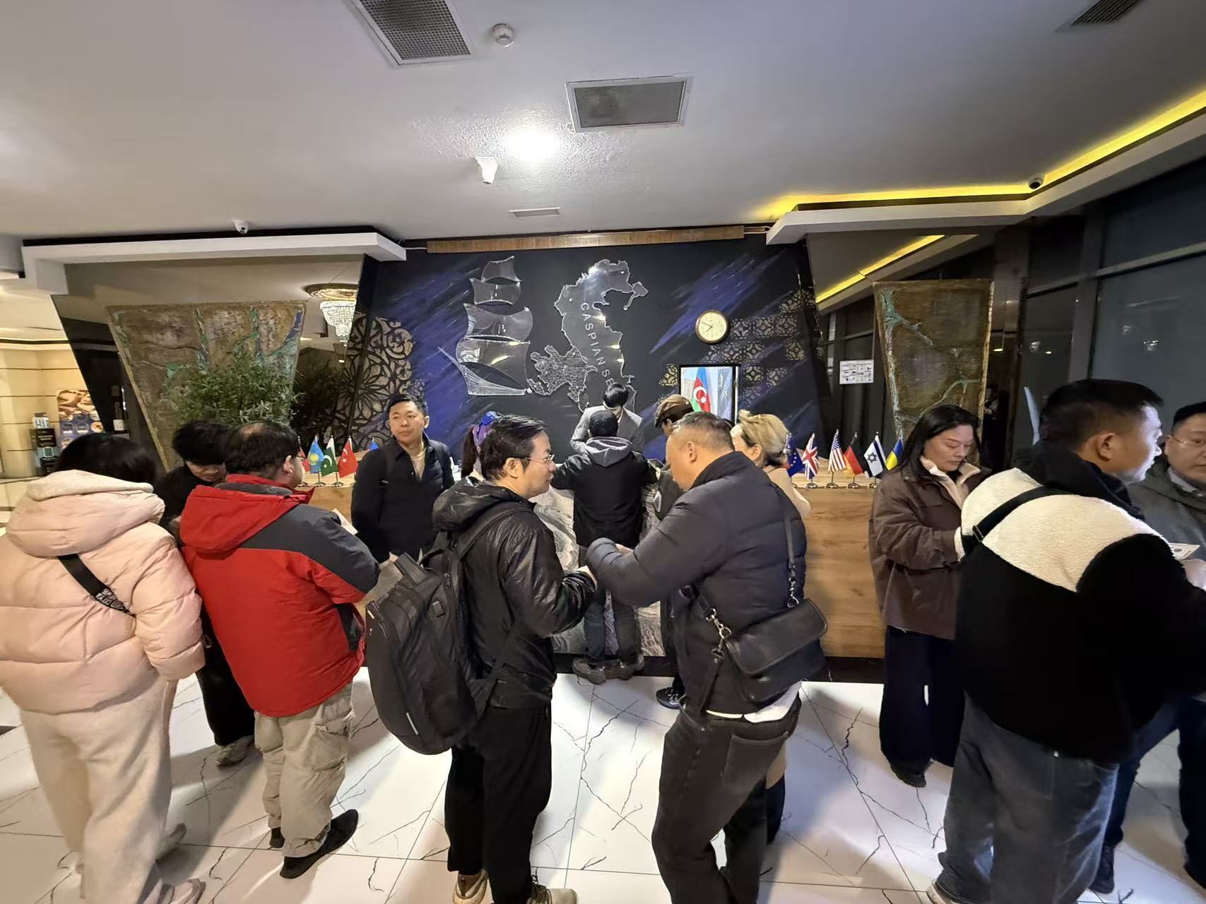 伊朗变局72小时：德黑兰跌入风暴眼，霍尔木兹“油阀”被死死拧紧