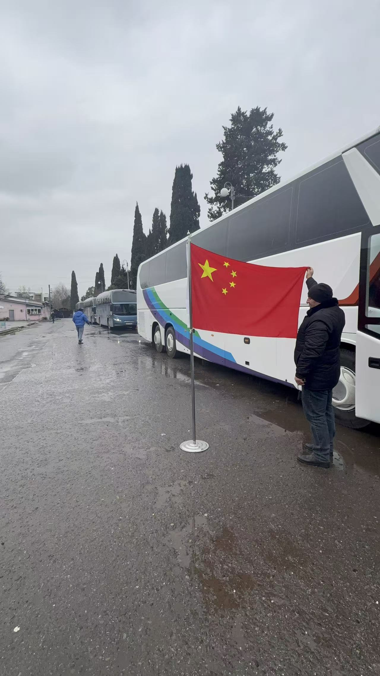 伊朗变局72小时：德黑兰跌入风暴眼，霍尔木兹“油阀”被死死拧紧