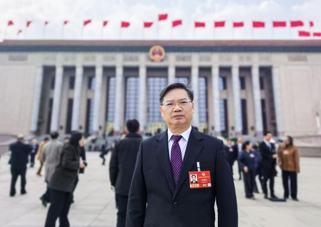 AI浪潮下职工技能转型何解?钢铁资源保障怎么做?胡望明提出多项建议