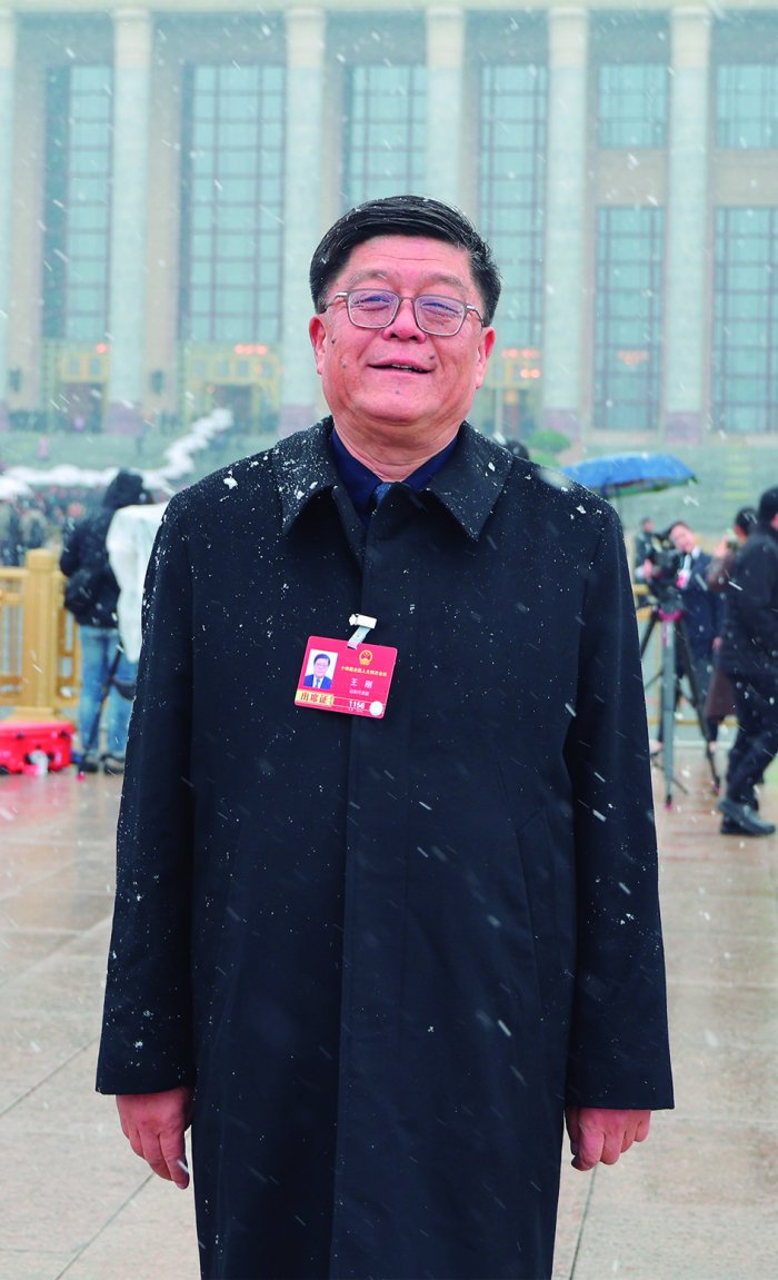全国人大代表、金晶科技董事长王刚:构建三维支撑体系 助力钙钛矿光伏产业跃升