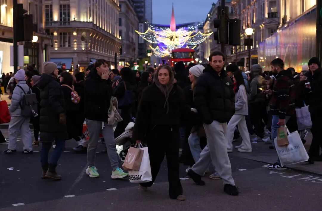 英镑GBPUSD风暴正在酝酿!战争油价推高通胀,英国经济信心崩塌