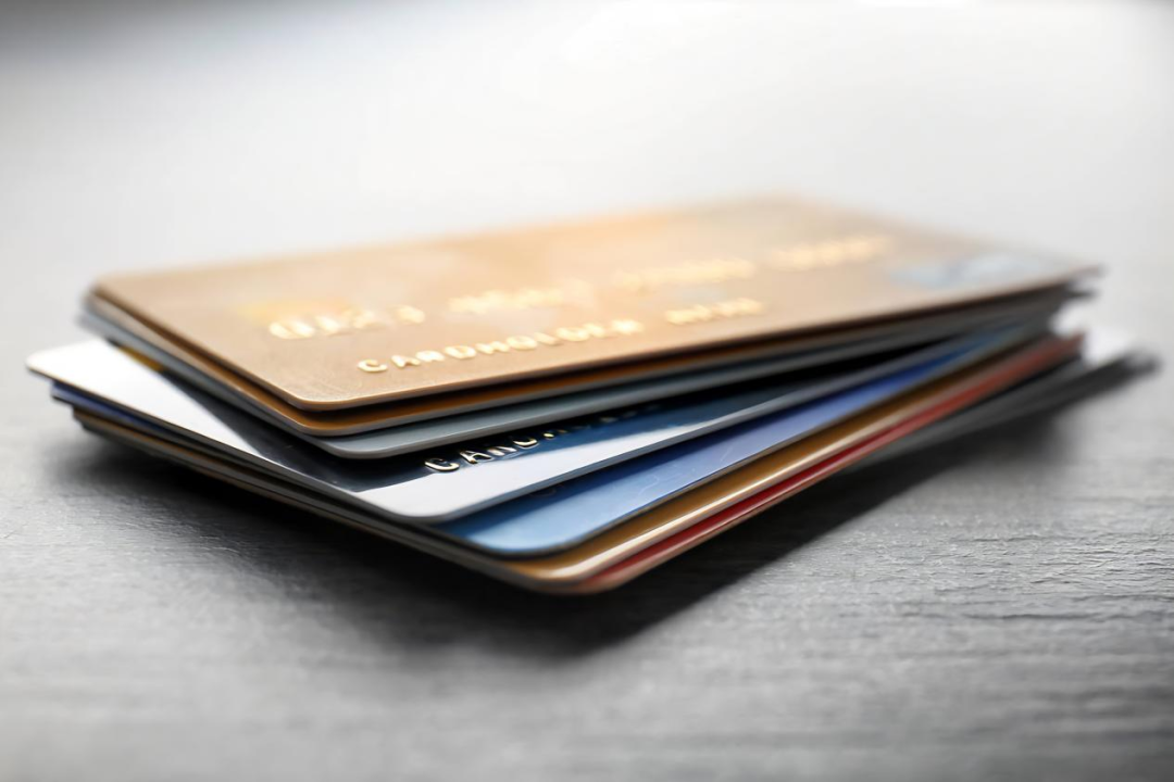 聚集金融315:信用卡、网贷、保险、炒银、荐股套路全拆解