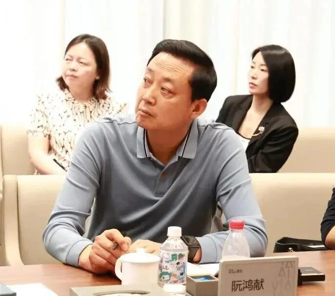 全国1万多家药店 云南“药王”又给两位“90后”女儿分股份:市值1.5亿元!他离婚多年 曾言所做一切都是为女儿打算