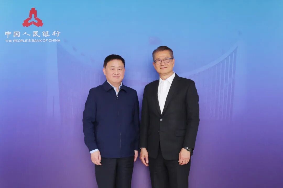 中国人民银行行长潘功胜会见香港特别行政区政府财政司司长陈茂波一行