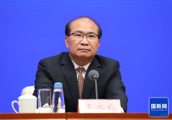 福建省委常委、常务副省长王永礼,福州市委副书记、市长吴贤德,在北京答记者问