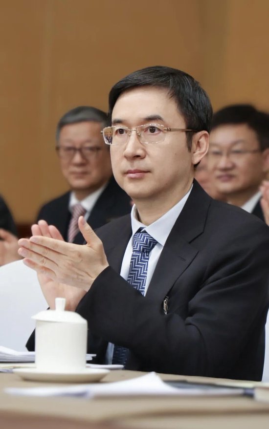 央行金鹏辉：多维发力提升上海国际金融中心能级