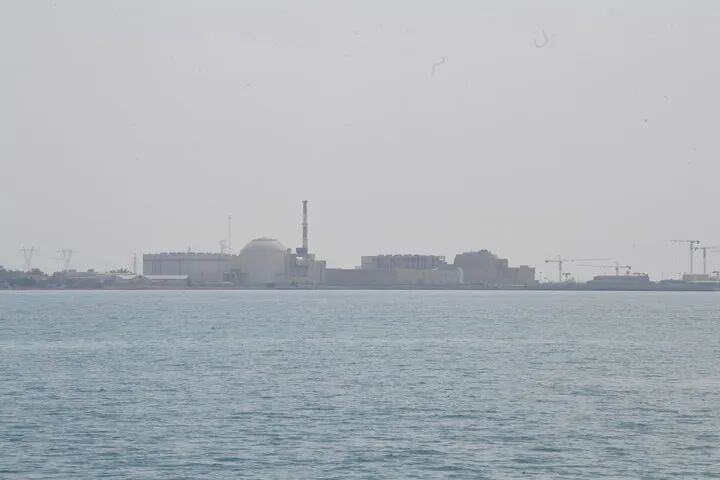 冲突进入第26天,伊朗核电站再遭袭,特朗普又称美伊谈判中