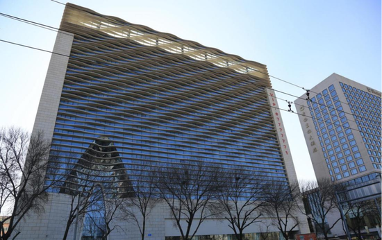 青农商行被“催缴”500万物业费,涉事标的为泺源大街“波浪楼”