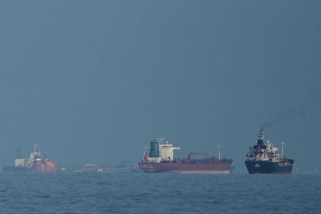 霍尔木兹海峡船舶通行再次完全中断