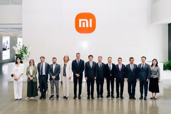 阿联酋阿布扎比王储会见小米雷军，雷军晒现场照片