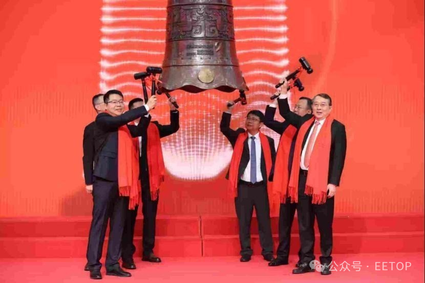 3 年亏13亿,上市暴涨400%,市值千亿,股东暴富!国产AI SSD第一股引爆 A股!