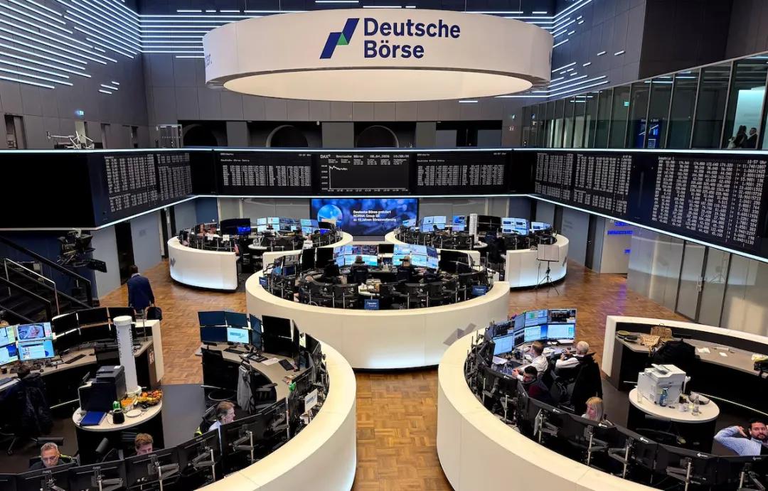欧元EURUSD警报拉响:德国增长腰斩,通胀反扑正在逼近临界点,ECB“鹰而不动”