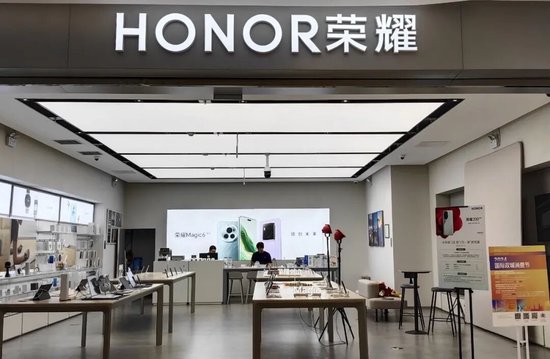 不服雷军、余承东的人,来车圈宣战了