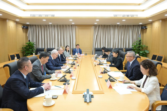 国际财务报告准则基金会行政总裁、国际可持续准则理事会主席一行拜会中国财政部