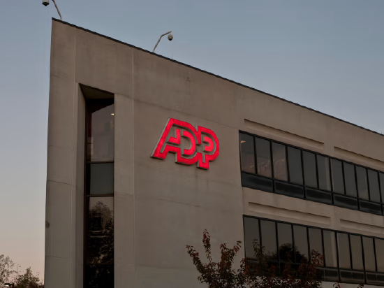 ADP 利润、营收双双增长，上调全年业绩预期