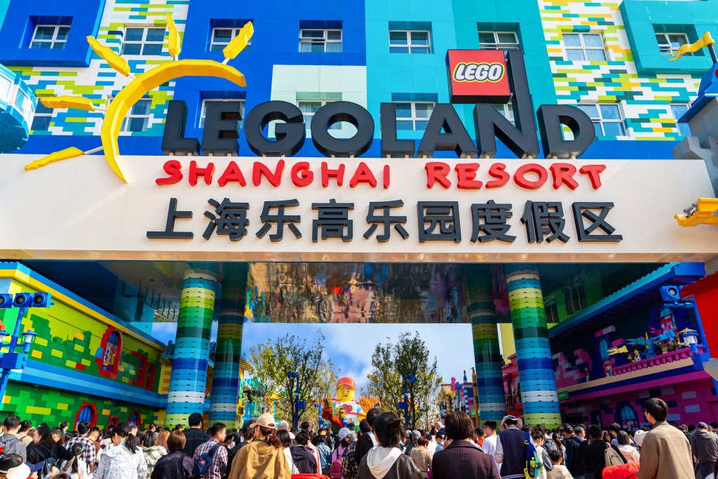 “加长版”五一假期收官:春假联动下多地景区接待游客数创历史新高,游客人均打卡2.1个城市