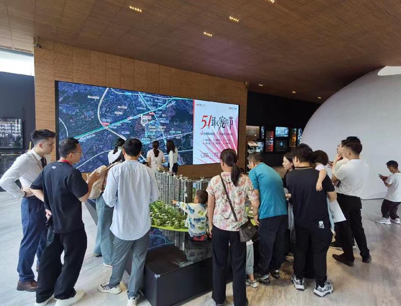 随机到访即认购千万级豪宅 越秀地产狂揽55亿造楼市名场面